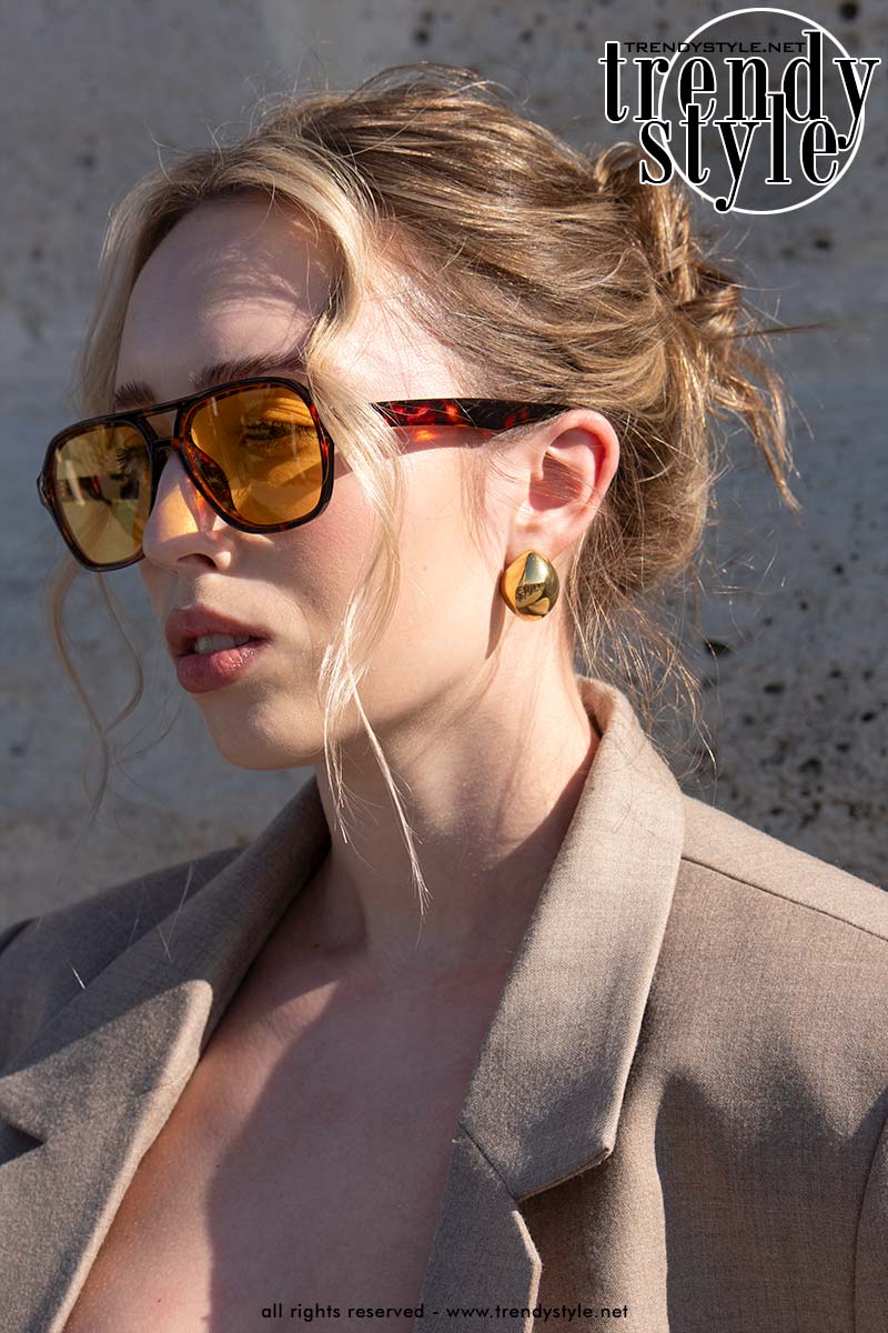 Deze opsteekkapsels spotten we bij Paris Fashion Week. Foto Charlotte Mesman