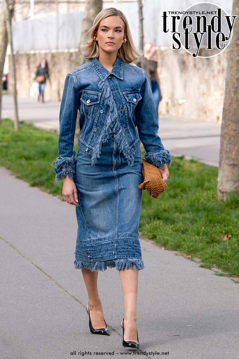 Ook in de modetrends voor lente/zomer 2026 is total denim te vinden. Foto Charlotte Mesman