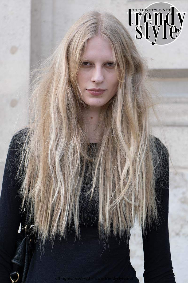 Extra lang haar: de vrijgevochten haartrend van herfst-winter 2026/2027. Gabriela Hearst. Foto Charlotte Mesman