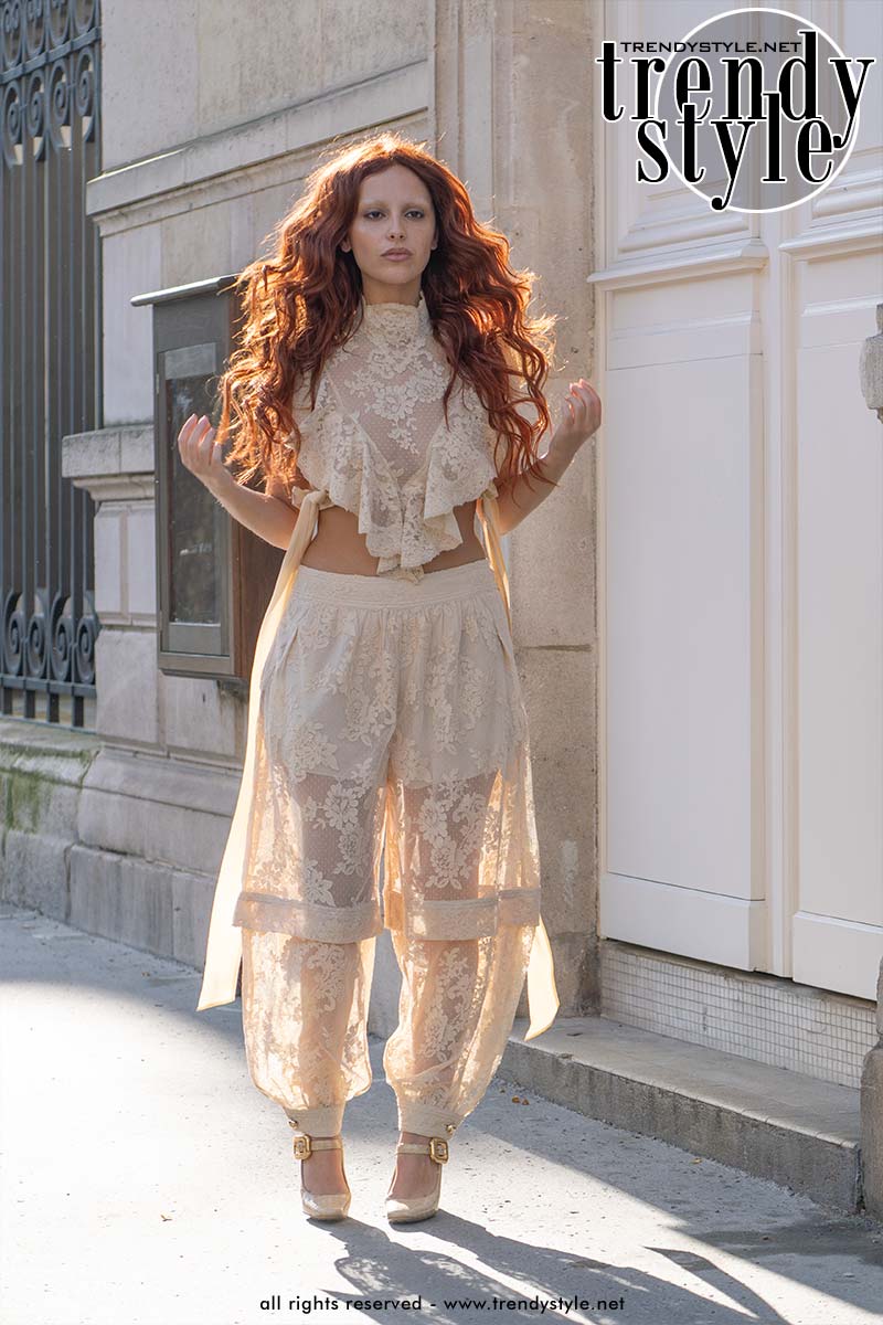 Bij de modeshow van Zimmermann in Parijs was het al zomer. Op deze foto Marie Gaguech. Foto Charlotte Mesman