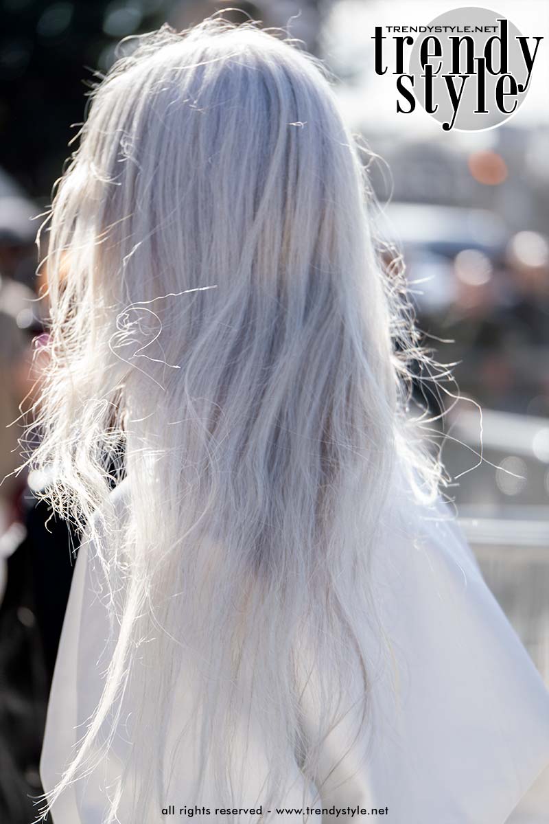 Zilvershampoo tegen een gelige gloed in grijs haar. Foto Charlotte Mesman