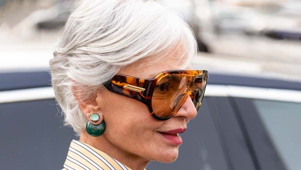 Grijs haar in 2026: trends, kapsels, grey blending en verzorging. Foto Charlotte Mesman