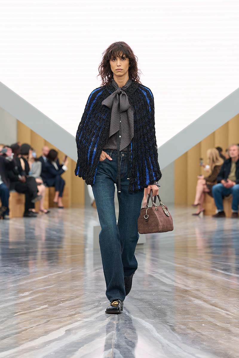 Slim fit jeans bij Dior. Photo courtesy of Dior