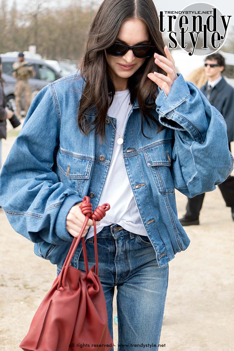 Denim-on-denim. Een total denim look. Foto Charlotte Mesman