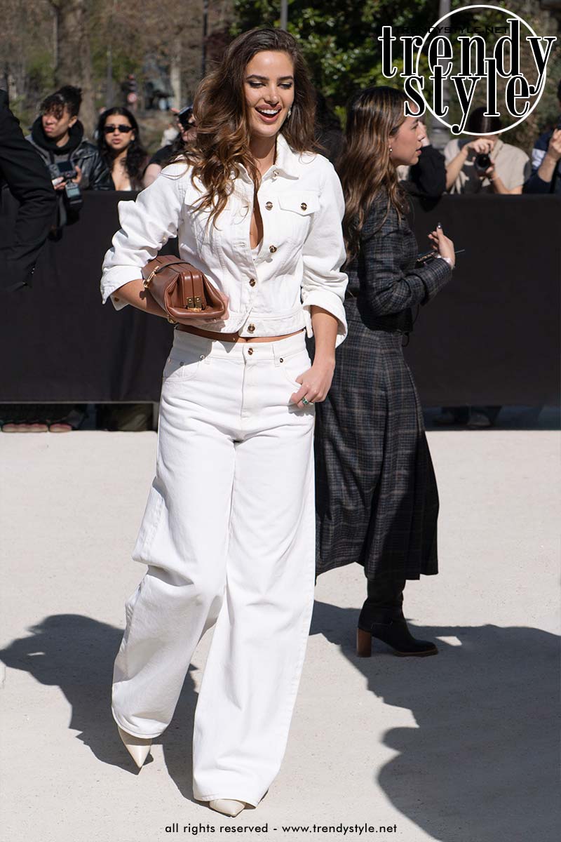 Kies een witte spijkerbroek voor een lenteachtig of zomers gevoel. Foto Charlotte Mesman