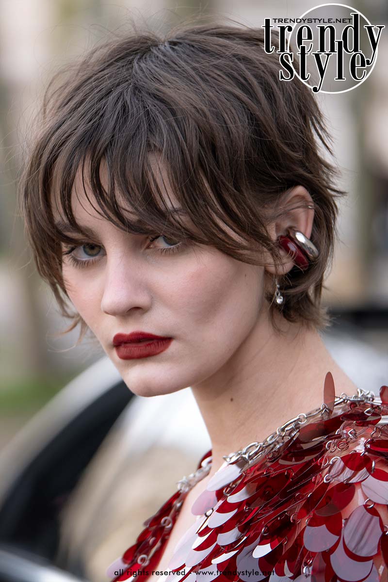 Getextureerde bixie met volume bovenop en openvallende pony. Foto Charlotte Mesman