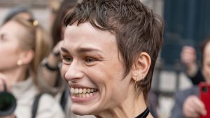 Korte kapsels dames 2026: de mooiste haartrends en stijlen. Foto Charlotte Mesman