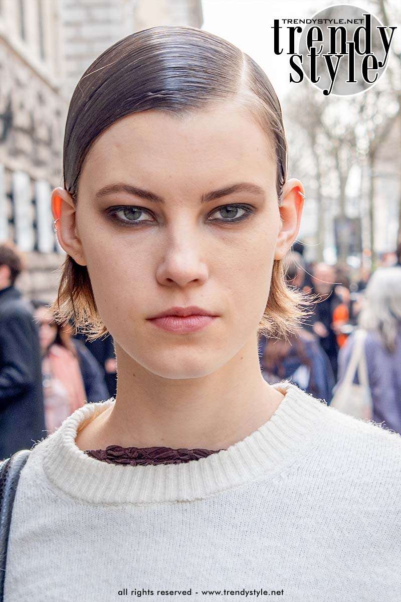 De comeback van make-up voor herfst winter 2026. Smokey eyes bij Hermès. Foto ADVERSUS