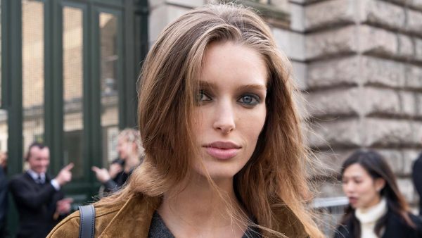 De comeback van make-up voor herfst winter 2026. Smokey eyes bij Hermès. Foto ADVERSUS