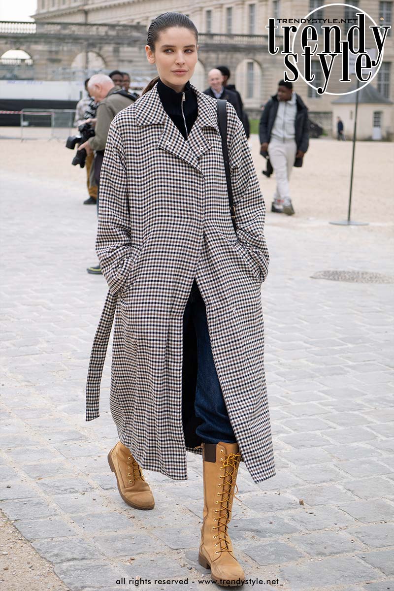 Update je lentelook van 2026 met ruiten, de ultieme modetrend. Op deze foto: Libby Taverner. Foto Charlotte Mesman