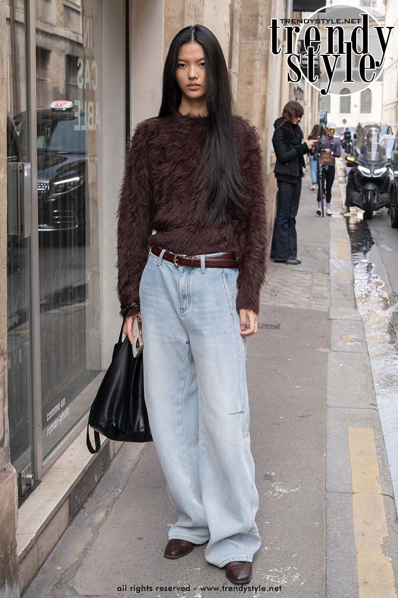 De high waist wide leg jeans is flatterend. Foto ADVERSUS
