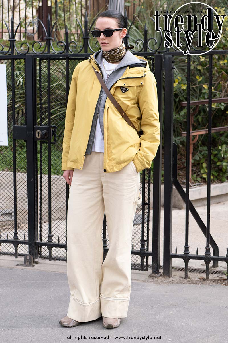 Wide Leg Jeans in lichte lente- en zomerkleuren. Foto Charlotte Mesman