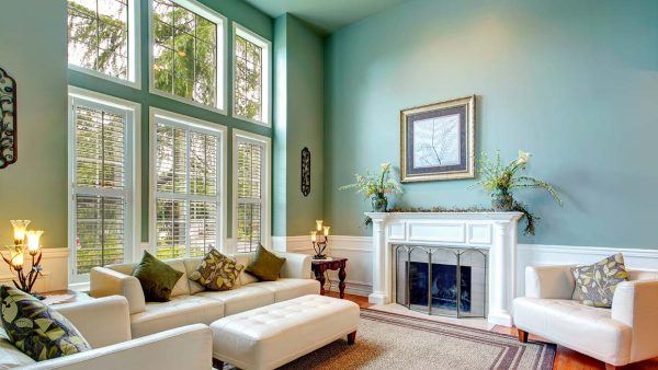 Dit zijn de belangrijkste woontrends van 2026 (warmer en zachter). Niet alleen de muren, maar ook het plafond krijgt kleur