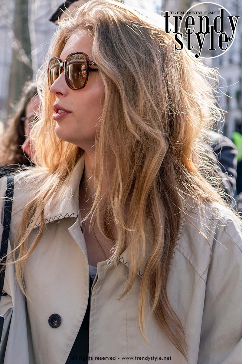 Highlights zijn in zomer 2026 nauwelijks zichtbaar. Model met sunkissed zomerhaar. Foto Charlotte Mesman