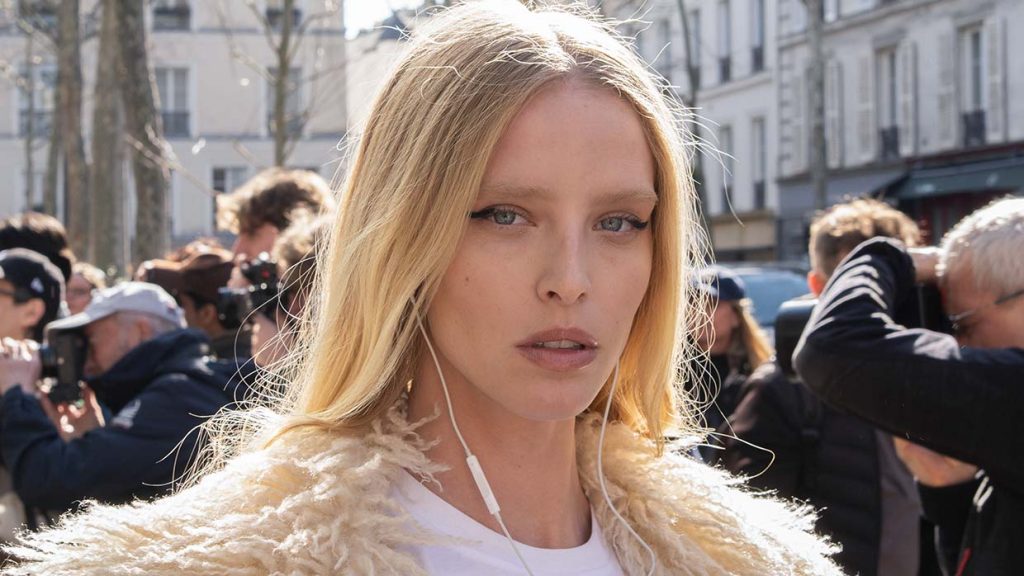 Haarkleurtrends zomer 2026: warmte, glans en barely-there kleuren. Foto Charlotte Mesman