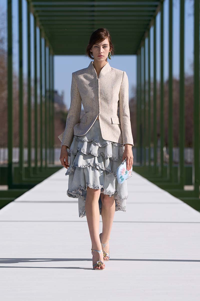 Ook op de catwalk van Dior voor herfst winter 2026 2027 kwamen we personality skirts - in de vorm van bloemen - tegen. Photo courtesy of Dior
