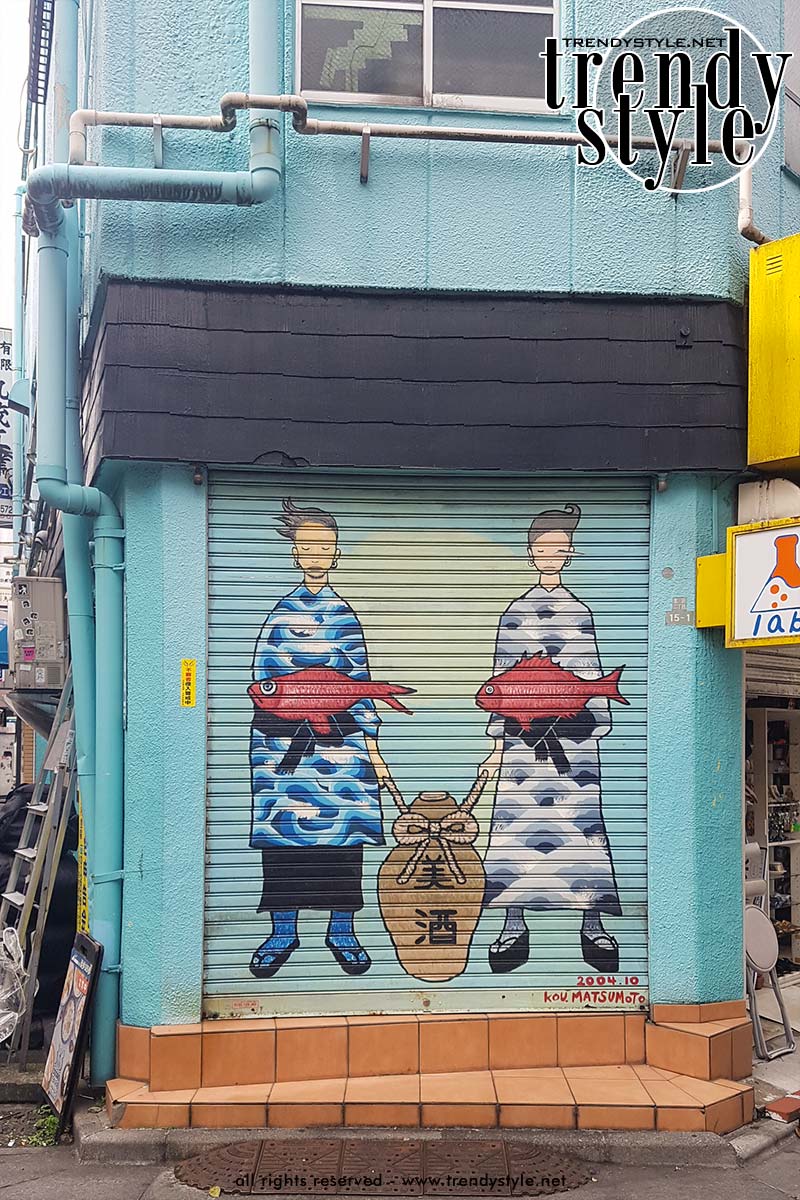 Muurschilderingen en andere artistieke uitingen in Shimokitazawa in Tokio. Foto Charlotte Mesman