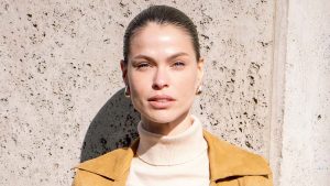 Slick-back kapsel zonder scheiding tijdens de Paris Fashion Week voor herfst winter 2026 2027. Foto Charlotte Mesman