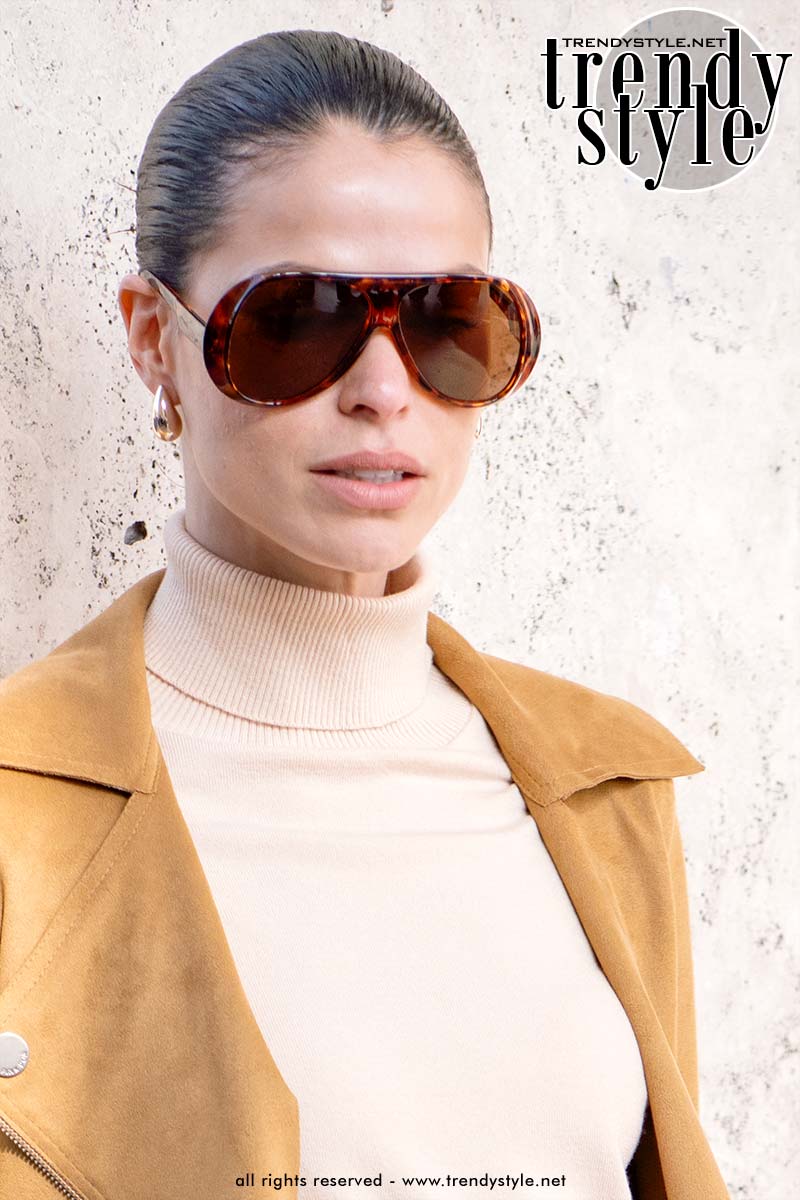 Oversized zonnebrillen komen terug. Foto Charlotte Mesman