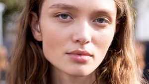 Ghost lashes: de no-mascara trend in 2026 die nét even anders is. Foto ADVERSUS