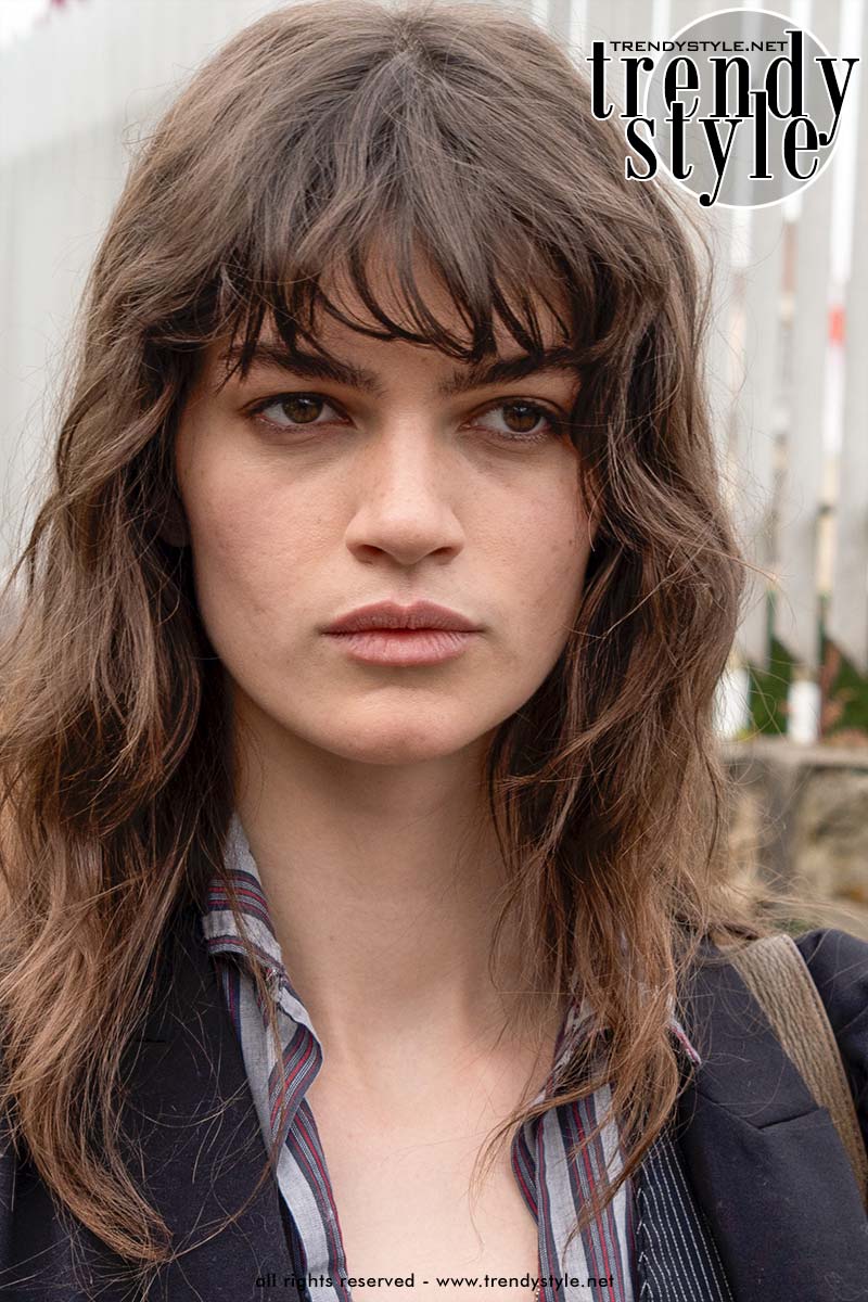 Nonchalante haarstijlen zijn dé haartrend van 2026. Foto Charlotte Mesman