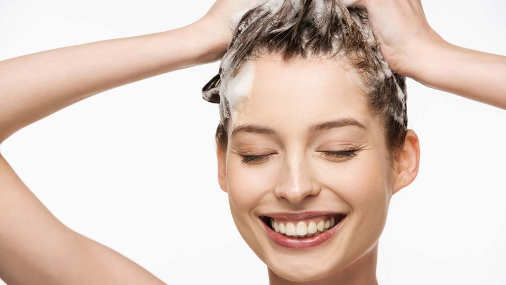 Skinification van de hoofdhuid: deze trend is in 2026 dé weg naar mooi haar