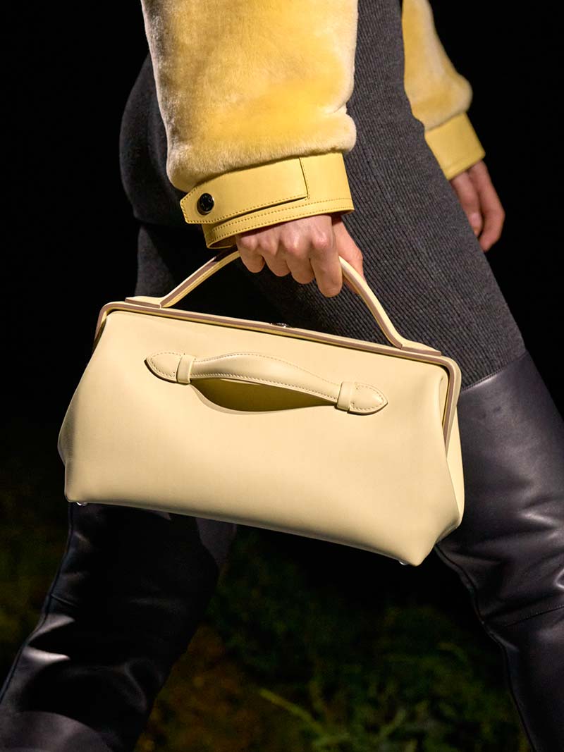 Top handle bag bij Hermès. Photo courtesy of Hermès