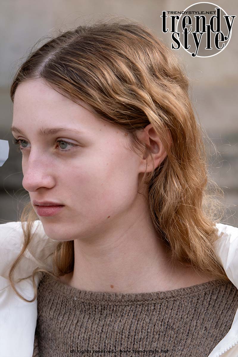 Hoe natuurlijker en fijner je highlights, hoe zachter je uitgroei. Foto Charlotte Mesman 