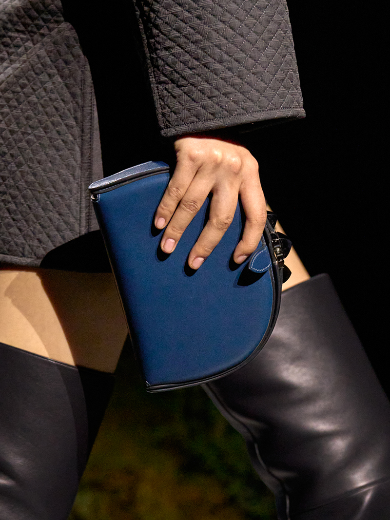 Bare nails op de catwalk van Hermes voor herfst winter 2026 2027. Photo courtesy of Hermes