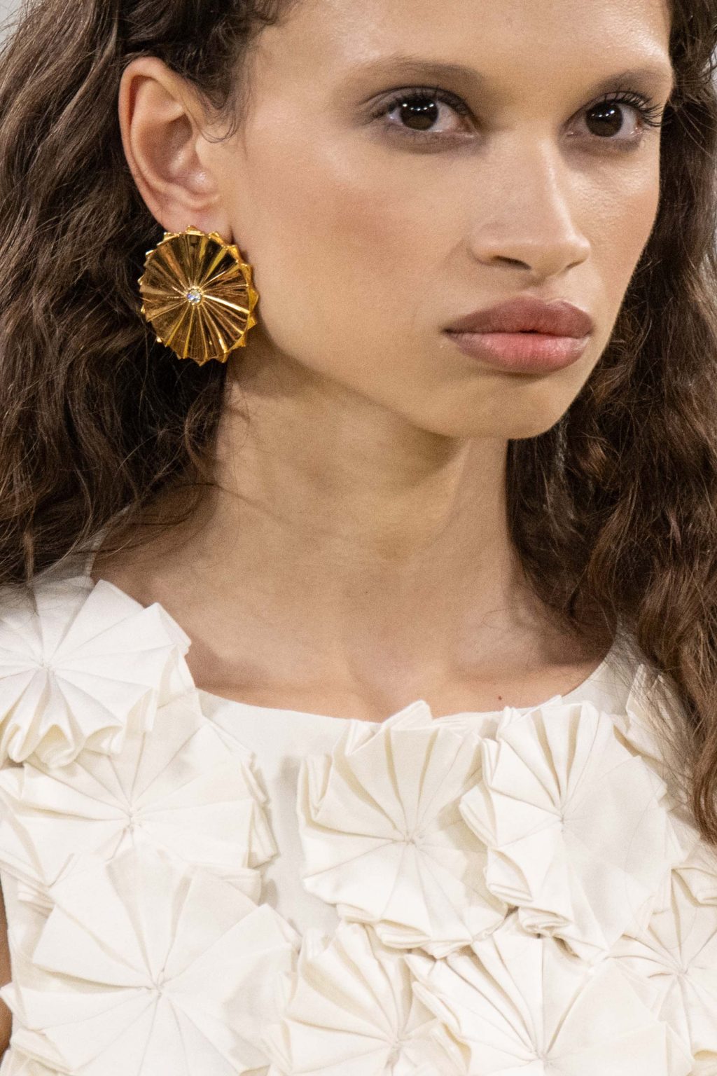 Een klassieke blush look op de catwalk van Vivetta. Photo courtesy of Vivetta