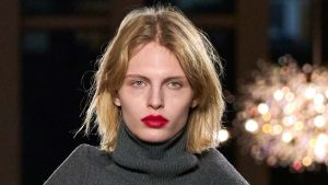 Deze kapsels van de catwalks 2026-2027 laten je er jonger uitzien. Photo courtesy of Michael Kors