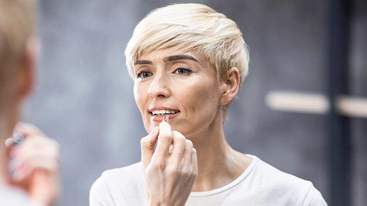 De mooiste lippenstift voor vrouwen 50+: zo kies je de juiste kleur en finish