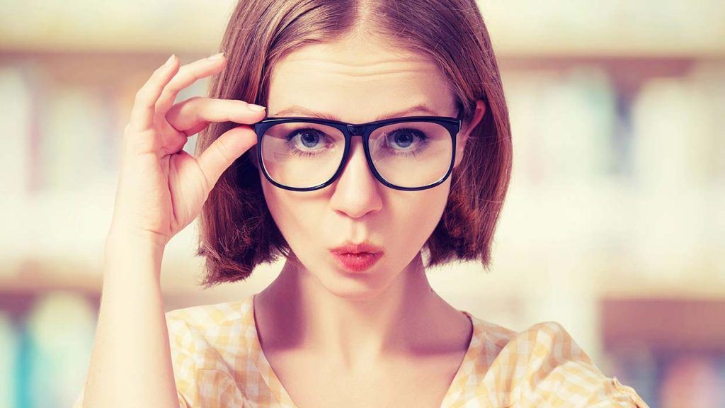 Make-up tips voor brildragers. Zo wordt opmaken makkelijker