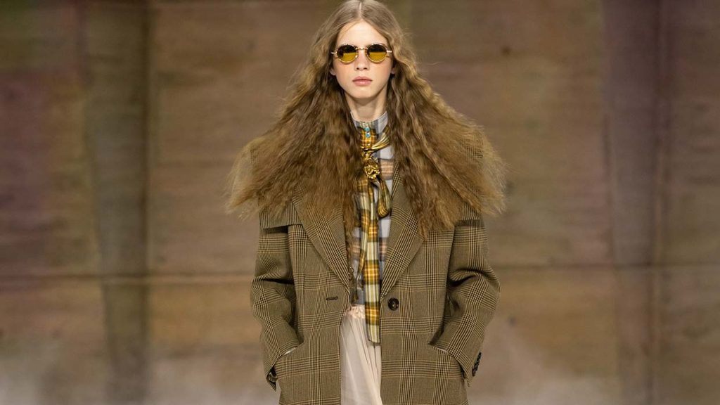 Ruiten zijn terug: zo draag je de modetrend van herfst/winter 2026-2027. Photo courtesy of Chloé