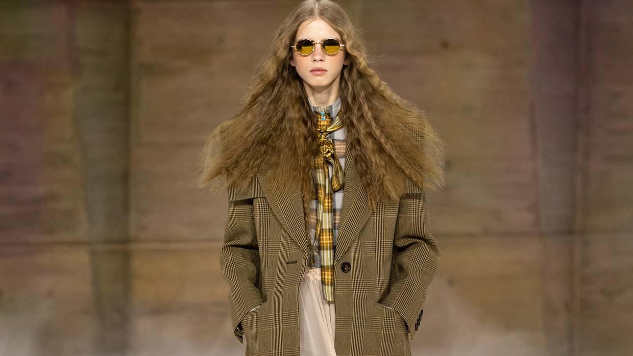 Ruiten zijn terug: zo draag je de modetrend van herfst/winter 2026-2027. Photo courtesy of Chloé