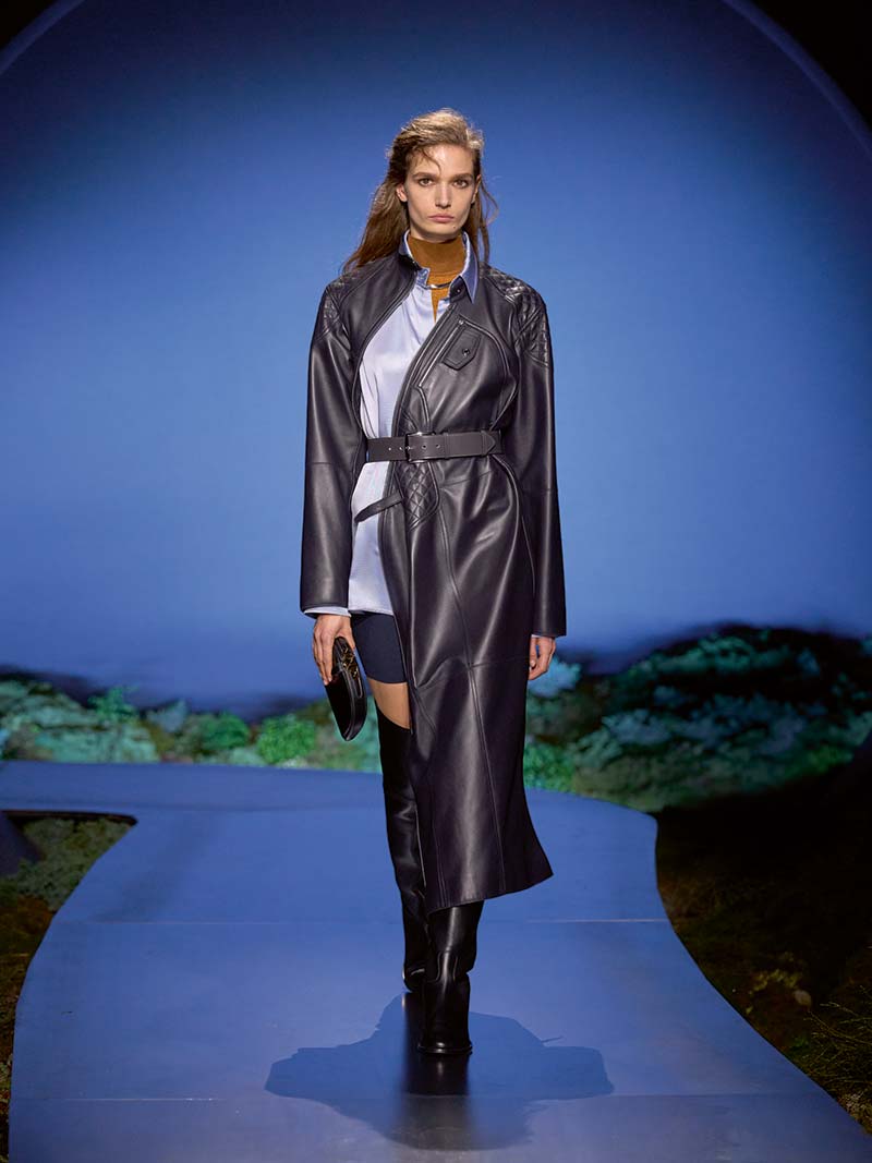 Leren trenchcoat in de wintercollectie 2026 2027 van Hermès. Photo courtesy of Hermès