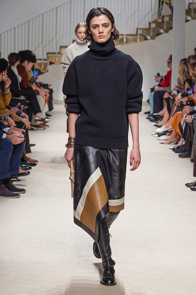Strakke coltruitjes maar ook grote volumes in combinatie met leer. Photo courtesy of Tod's