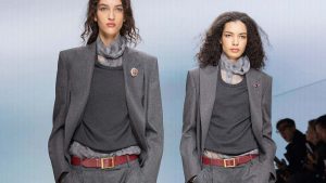 Broekpakken herfst winter 2026-2027: zo draag je de power suit van nu. Photo courtesy of Giorgio Armani