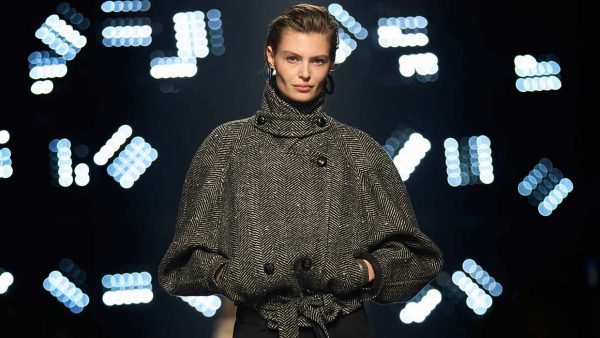 De visgraatjas voor deze winter is allesbehalve braaf. Photo courtesy of Isabel Marant