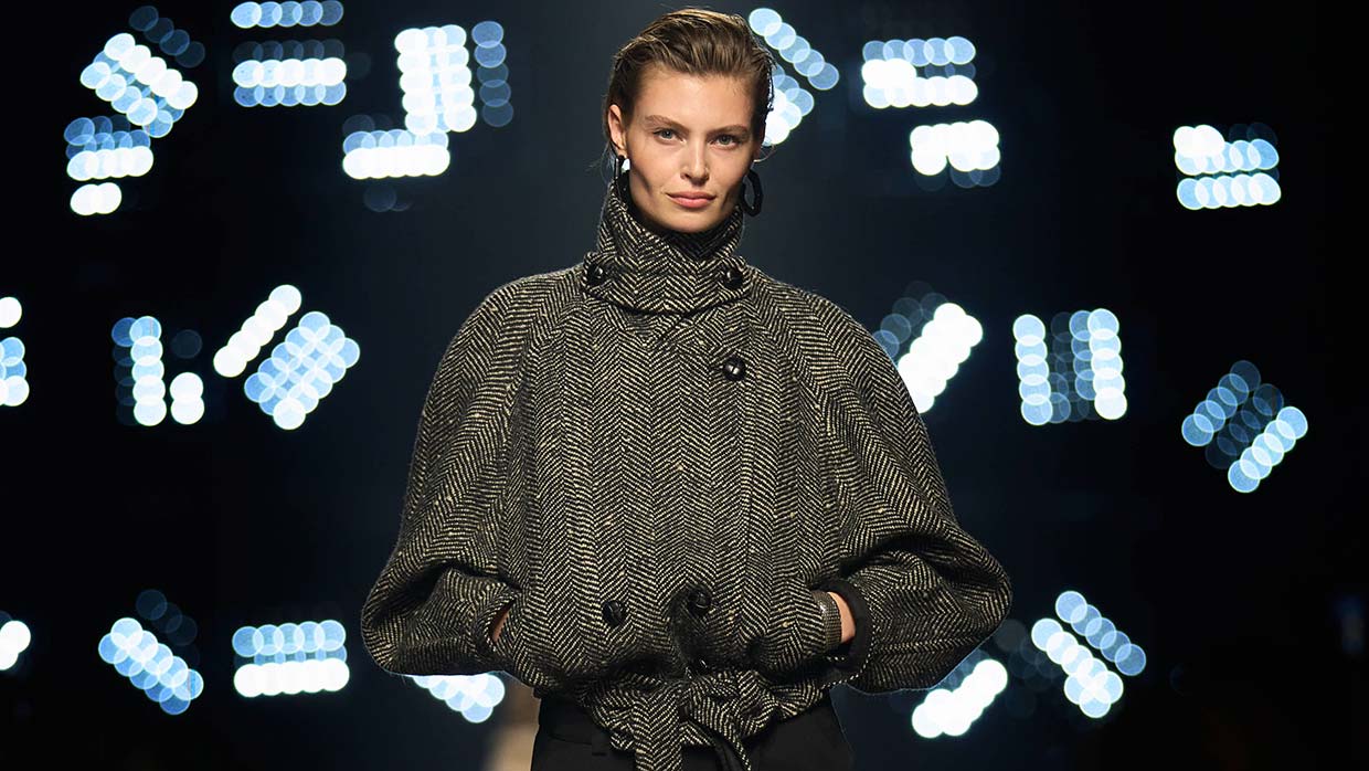 De visgraatjas voor deze winter is allesbehalve braaf. Photo courtesy of Isabel Marant