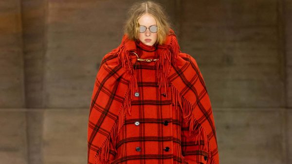 Welke winterjas past bij jouw stijl? Zo vind je het perfecte model voor 2026/2027. Photo courtesy of Chloé