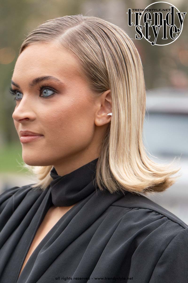 Schouderlang kapsel op één lengte met naar buiten gestylede haarpunten. Foto Charlotte Mesman