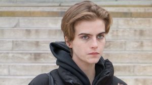 Trend alert: het boyish kapsel. Zó style je kort haar op 5 manieren. Foto Charlotte Mesman