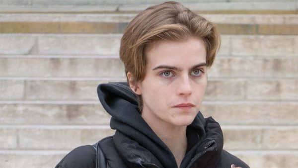 Trend alert: het boyish kapsel. Zó style je kort haar op 5 manieren. Foto Charlotte Mesman