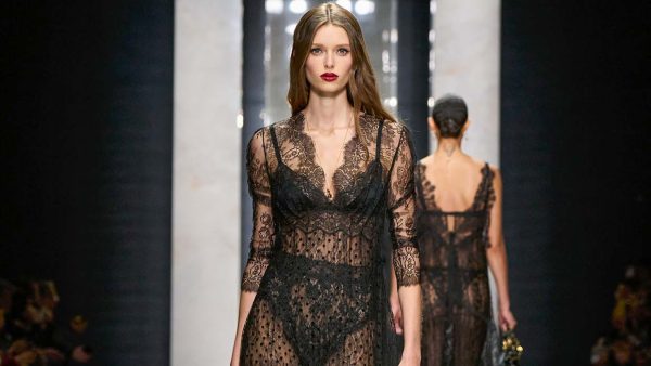 De nieuwe lingerietrend voor winter 2026-2027: zo style je die. Photo courtesy of Dolce & Gabbana