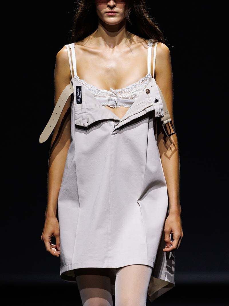 Beha met kanten details en strikjes onder 'rokjurk' voor zomer 2027 bij MM6 Maison Margiela. Photo by MM6 Maison Margiela