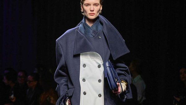 Zo zien de oversized winterjassen voor herfst/winter 2026-2027 eruit. Photo courtesy of Ferragamo