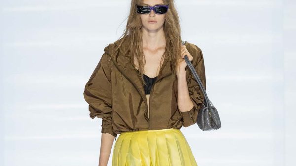 Prada voor zomer 2027: alléén maar rokken (63 in totaal!). Photo courtesy of Prada
