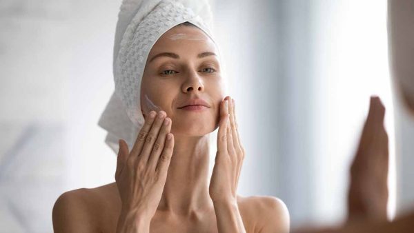Waarom je huid in september kan veranderen (terwijl je skincare hetzelfde blijft)