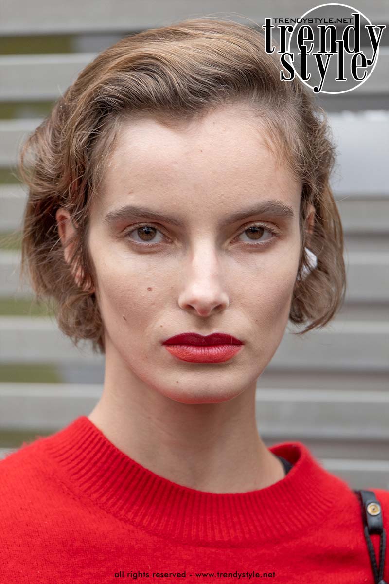 Retro waves bij de modeshow van Dries van Noten lente/zomer 2027. Foto Charlotte Mesman
